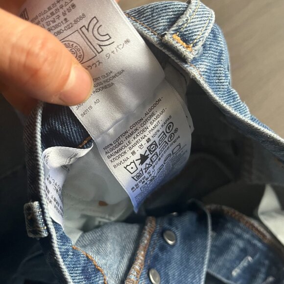 Levi's "ALETERED STRAIGHT" Cropped High-Rise Jeans with Paint Splatter Detail - Picture 8 of 15